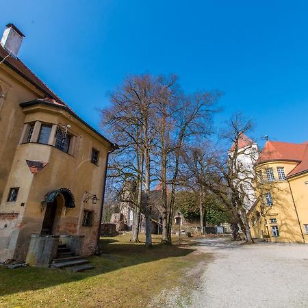 Hotel Schloss Neuburg - Hoftaferne Neuburg am Inn Dış mekan fotoğraf