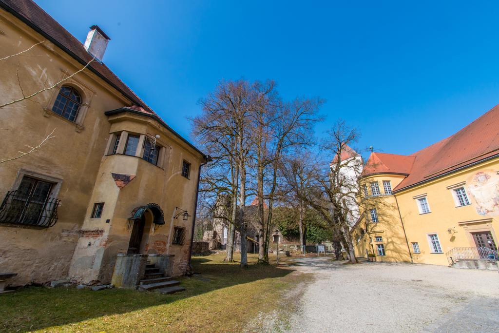 Hotel Schloss Neuburg - Hoftaferne Neuburg am Inn Dış mekan fotoğraf