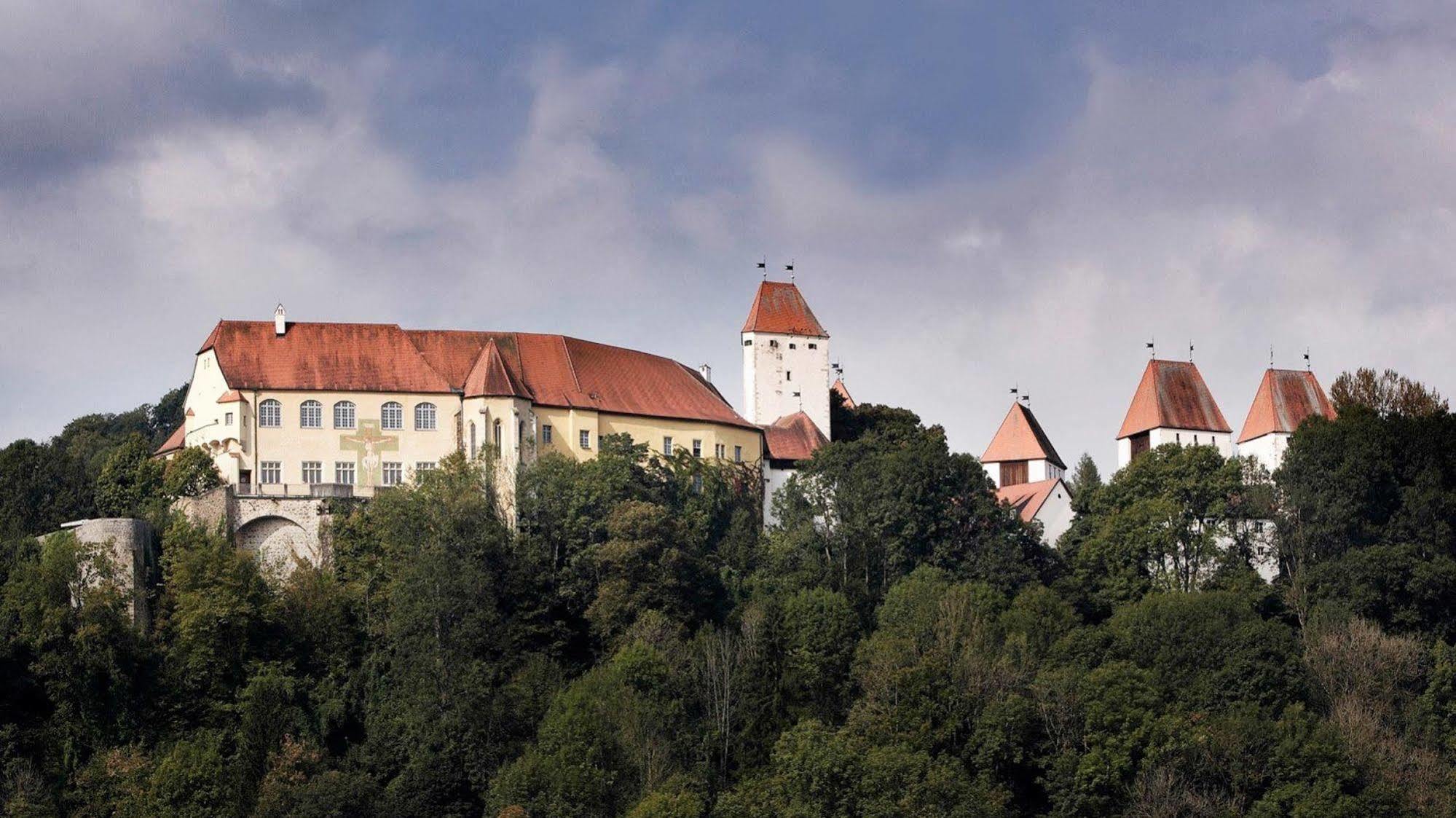 Hotel Schloss Neuburg - Hoftaferne Neuburg am Inn Dış mekan fotoğraf